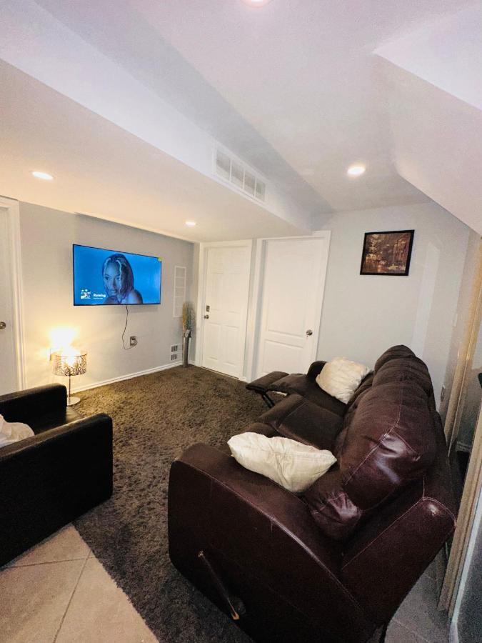 Deluxe Double Room- Hazel Stays Миссиссага Экстерьер фото